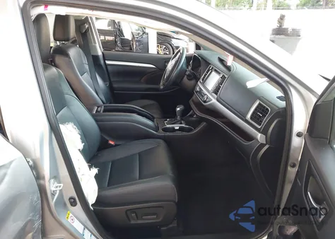 2019 Toyota Highlander Xle z USA, uszkodzony, nr VIN 5TDJZRFH7KS614958